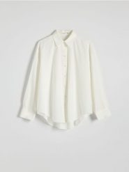Koszula oversize z bawełny - złamana biel. Koszule Reserved, l, bez wzorów, z bawełny, bez kołnierzyka, bez ramiączek. W wyprzedaży za 59.99 zł.