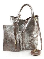 Amara Skórzana torebka "Paisley" w kolorze jasnoróżowym - 23 x 23 x 9 cm rozmiar: onesize. Różowe torby na ramię Amara, bez wzorów, z materiału, przez ramię, bez dodatków. Za 230.59 zł.