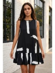 SOULSHAE Sukienka w kolorze czarnym rozmiar: S/M. Czarne sukienki SOULSHAE, m, bez wzorów, bez kołnierzyka, bez ramiączek, mini. Za 139.95 zł.