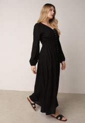 Czarna Rozkloszowana Sukienka z Lnem i Wiskozą Zdobiona Guzikami Maitiella. Czarne sukienki Born2be, na co dzień, na lato, l, z aplikacjami, z wiskozy, eleganckie, bez kołnierzyka, bez ramiączek, maxi, kopertowe. Za 199.99 zł.