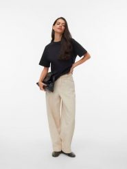 Vero Moda Koszulka w kolorze czarnym rozmiar: S. Czarne bluzki Vero Moda, s, bez wzorów, z bawełny, bez kołnierzyka, bez ramiączek. Za 49.07 zł.
