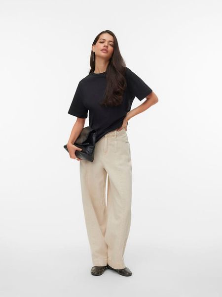 Vero Moda Koszulka w kolorze czarnym rozmiar: M. Czarne bluzki Vero Moda, m, bez wzorów, z bawełny, bez kołnierzyka, bez ramiączek. Za 68.95 zł.