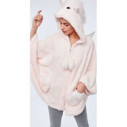 Etam - Szlafrok Diya. Czerwone szlafroki Etam, xs, bez wzorów, z dzianiny, bez ramiączek, z kapturem. W wyprzedaży za 129.90 zł.