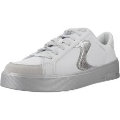 Kapcie SKECHERS HILAND - QUITE CHIC Biały. Białe obuwie domowe Skechers, bez wzorów, z syntetyku, bez zapięcia. Za 269.99 zł.