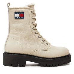 Botki Tommy Jeans. Brązowe botki Tommy Jeans, bez wzorów, z jeansu, bez obcasa, na płaskiej podeszwie, bez zapięcia. Za 849.99 zł.