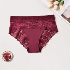 Figi z koronkowym pasem na co dzień i okazje Trautlind. Brązowe figi Intica, uniwersalny, bez wzorów, z koronki. Za 69.00 zł.