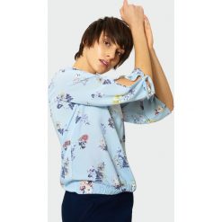 Elegancka bluzka w kwiaty. Bluzki marki Greenpoint. Za 59.99 zł.