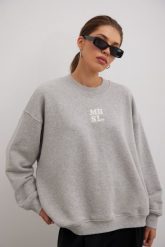 Bluza typu oversize z HAFTEM w kolorze GREY MELANGE - GEMINI. Szare bluzy Marsala, l, bez wzorów, z bawełny, bez kaptura. Za 349.90 zł.