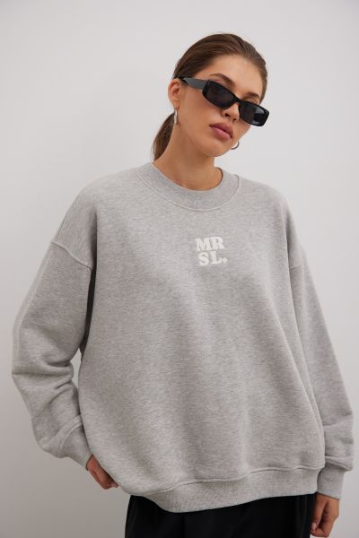 Bluza typu oversize z HAFTEM w kolorze GREY MELANGE - GEMINI. Szare bluzy Marsala, l, bez wzorów, z bawełny, bez kaptura. Za 349.90 zł.