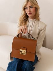 Lia Biassoni Skórzana torebka w kolorze jasnobrązowym - 27 x 24 x 8 cm rozmiar: onesize. Brązowe torby na ramię Lia Biassoni, bez wzorów, z materiału, przez ramię, bez dodatków. Za 304.99 zł.