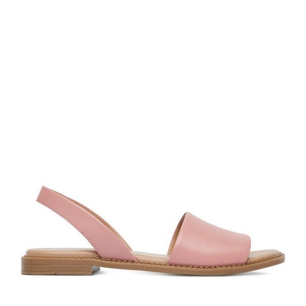 Sandały Lasocki. Czerwone sandały Lasocki, bez wzorów, bez obcasa, na płaskiej podeszwie, bez zapięcia. Za 139.99 zł.