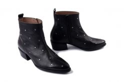 WONDERS D-2002 negro, botki damskie. Czarne botki Wonders, bez wzorów, bez obcasa, bez zapięcia. Za 769.90 zł.