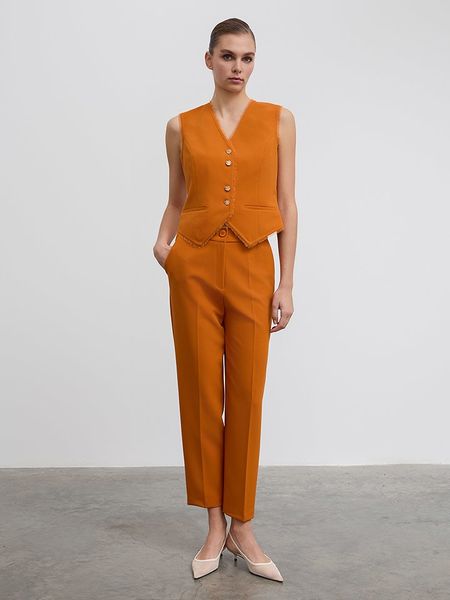 BGN Spodnie w kolorze jasnobrązowym rozmiar: 38. Brązowe spodnie materiałowe BGN, na imprezę, bez wzorów, z materiału, z podwyższonym stanem. Za 74.81 zł.