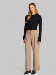 CALVIN KLEIN JEANS Koszulka w kolorze czarnym rozmiar: M. Czarne bluzki Calvin Klein Jeans, m, bez wzorów, z jeansu, bez kołnierzyka, bez ramiączek. Za 141.52 zł.