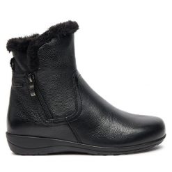 Botki Caprice. Czarne botki Caprice, bez wzorów, bez obcasa, na płaskiej podeszwie, bez zapięcia. Za 569.99 zł.