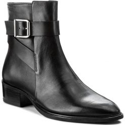 Botki VAGABOND - Meja 4408-101-20 Black. Czarne botki Vagabond, bez wzorów, z materiału, bez obcasa, na obcasie, bez zapięcia. W wyprzedaży za 389.00 zł.