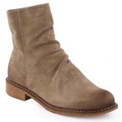 Botki zamszowe damskie marszczone brązowe Potocki Z25-SZ12716. Brązowe botki POTOCKI, bez wzorów, ze skóry ekologicznej, bez obcasa, bez zapięcia. Za 189.99 zł.