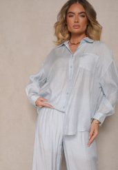 Jasnoniebieska Koszula Oversize w Klasycznym Stylu z Kieszonką Liozira. Niebieskie koszule Renee, l, bez wzorów, biznesowe, bez kołnierzyka, bez ramiączek. Za 89.99 zł.