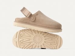 UGG Goldenstar Clog Klapki damskie. Brązowe klapki UGG, bez wzorów, bez obcasa. Za 599.99 zł.