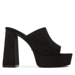 Klapki DeeZee. Czarne klapki DeeZee, bez wzorów, bez obcasa. Za 159.99 zł.