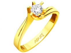 Pierścionek z żółtego złota z brylantem - 0,35 ct - próba 585. Żółte pierścionki Apart, z brylantem, złote. Za 9,990.00 zł.
