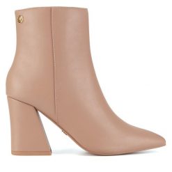 Botki Nine West. Brązowe botki Nine West, bez wzorów, bez obcasa, na słupku, bez zapięcia. Za 195.99 zł.