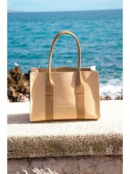 Maison héritage PARIS Skórzana torebka "Bahamas Lisse" w kolorze beżowym - 32 x 22 x 12 cm rozmiar: onesize. Brązowe torby na ramię Maison héritage PARIS, bez wzorów, z materiału, przez ramię, bez dodatków. Za 386.53 zł.