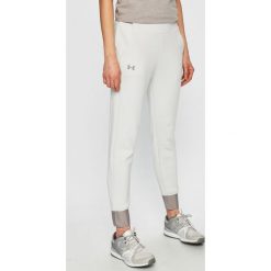 Under Armour - Spodnie. Białe spodnie dresowe Under Armour, s, bez wzorów, z materiału. W wyprzedaży za 279.90 zł.