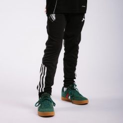 Spodnie czarne junior treningowe adidas Tiro 25 Legia Warszawa. Czarne spodnie dresowe Adidas, bez wzorów. Za 219.99 zł.