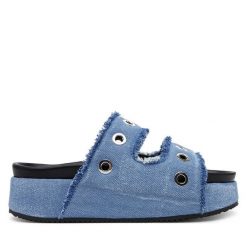 Klapki Inuikii. Niebieskie klapki Inuikii, bez wzorów, z jeansu, bez obcasa. Za 839.99 zł.