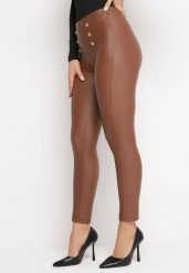 Brązowe Legginsy z Ekoskóry z Ozdobnymi Przeszyciami i Biżuteryjnymi Guzikami Arcena. Brązowe legginsy Born2be, l, z aplikacjami, z jeansu. Za 64.99 zł.