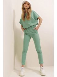 Trend Alaçatı Stili 2-częściowy zestaw w kolorze zielonym rozmiar: L. Zielone spodnie dresowe Trend Alaçatı Stili, l, bez wzorów, z dresówki. Za 78.99 zł.