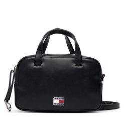 Torebka Tommy Jeans. Czarne torebki klasyczne Tommy Jeans, bez wzorów, z jeansu, bez dodatków. Za 529.99 zł.