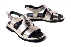 ARTIKER RELAKS 560689 złoty, sandały damskie. Żółte sandały Artiker Relaks, z aplikacjami, bez obcasa, na płaskiej podeszwie, bez zapięcia. Za 249.90 zł.