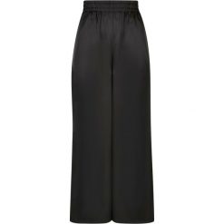 Damskie satynowe spodnie z szerokimi nogawkami Urban Classics GT. Czarne spodnie dresowe Urban Classics, bez wzorów, z satyny. Za 237.00 zł.