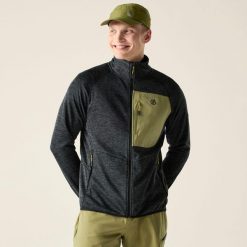 Męski polar Torrek II z pełnym zamkiem. Czarne szorty Dare 2b, bez wzorów, z dzianiny. Za 183.99 zł.