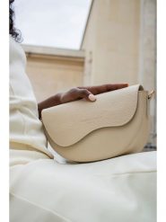Christian Laurier Skórzana torebka "Loewe" w kolorze beżowym - 24 x 15 x 9 cm rozmiar: onesize. Brązowe torby na ramię Christian Laurier, bez wzorów, z materiału, na ramię, bez dodatków. Za 302.35 zł.