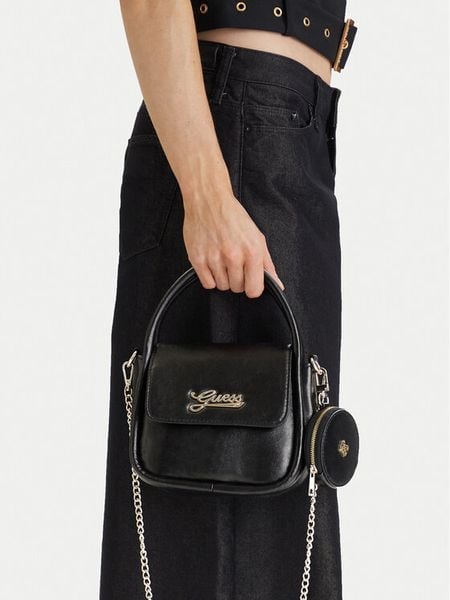 Guess Torebka J6RZ10 W4090 Czarny. Czarne torebki klasyczne Guess, z aplikacjami, ze skóry, bez dodatków. Za 180.99 zł.