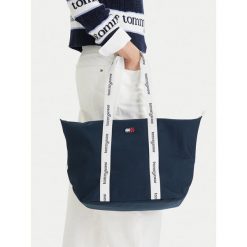 Torebka Tommy Jeans. Brązowe shopper Tommy Jeans, bez wzorów, z jeansu, bez dodatków. Za 217.99 zł.
