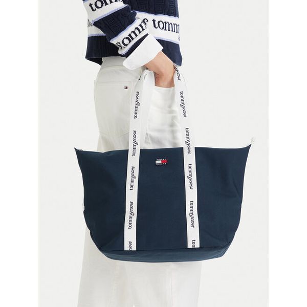 Torebka Tommy Jeans. Brązowe shopper Tommy Jeans, bez wzorów, z jeansu, bez dodatków. Za 217.99 zł.
