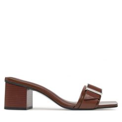 Klapki Calvin Klein. Brązowe klapki Calvin Klein, bez wzorów, bez obcasa. Za 439.99 zł.