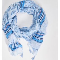 Wzorzysty szal z frędzlami - Niebieski. Szaliki Sinsay. Za 19.99 zł.