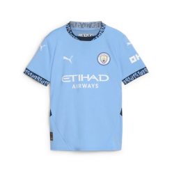 Młodzieżowa koszulka domowa Manchester City 24/25 PUMA Team Light Blue Marine. Niebieskia bluzki Puma, m, bez wzorów, marine, bez kołnierzyka, bez ramiączek. Za 349.00 zł.
