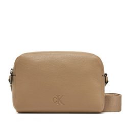 Torebka Calvin Klein Jeans. Brązowe listonoszki Calvin Klein Jeans, bez wzorów, z jeansu, bez dodatków. Za 239.99 zł.