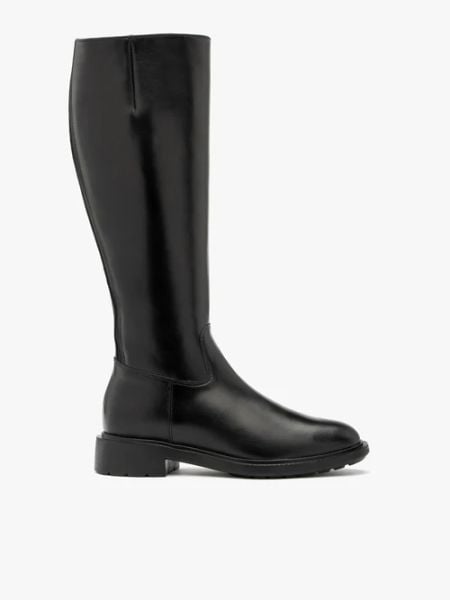 Eleganckie czarne kozaki damskie. Czarne kozaki Ryłko, z gumy, z okrągłym noskiem, bez obcasa, na obcasie, bez zapięcia. Za 699.99 zł.