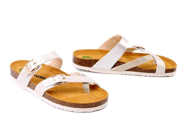 DR. BRINKMANN 700898-82 gold, klapki damskie. Żółte klapki Dr. Brinkmann, bez wzorów, bez obcasa. Za 249.90 zł.