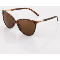 Okulary przeciwsłoneczne Basley z ochroną UV i zrównoważonym projektem. Brązowe okulary przeciwsłoneczne GOLF, bez wzorów, eleganckie. Za 76.99 zł.