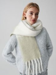 OPUS Szal w kolorze miętowo-kremowym rozmiar: onesize. Zielone szaliki Opus, bez wzorów, z materiału. Za 141.19 zł.