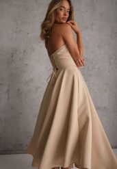 Beżowa Gorsetowa Sukienka o Rozkloszowanym Kroju z Dekoltem Bandeau Reunegan. Brązowe sukienki Renee, na studniówkę, l, bez wzorów, z poliesteru, eleganckie, bez kołnierzyka, bez ramiączek, midi, gorsetowe. Za 299.99 zł.