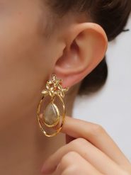 L'Atelier de Gaia Pozłacane kolczyki-wkrętki z rutylem rozmiar: onesize. Szare kolczyki L'Atelier de Gaia, pozłacane. Za 56.99 zł.